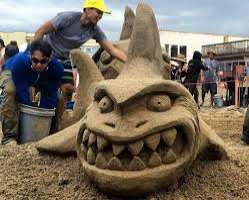 There is an influx of tourists during the summer. The beach is busy and crowded with people. This is also the time when the U.S. Open Sandcastle compe